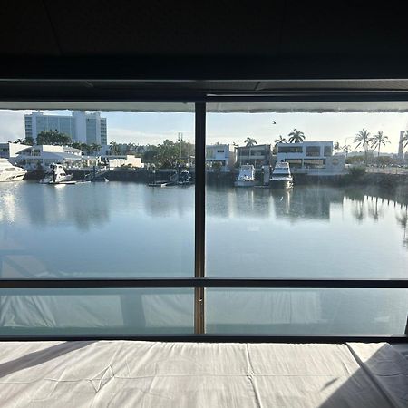 The Pier Pods On The Water- 50M From Townsville Bus Terminal And Ferry Terminal- Passport Id Requried Buitenkant foto