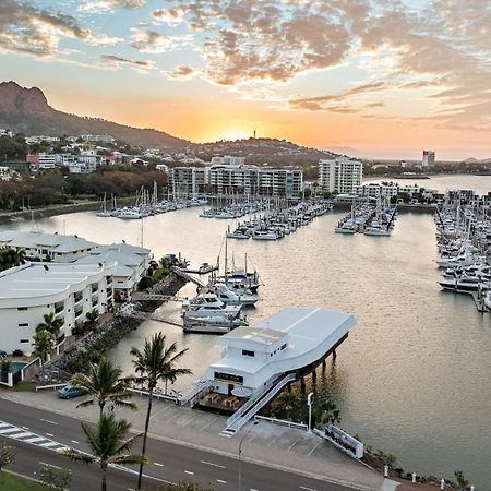 The Pier Pods On The Water- 50M From Townsville Bus Terminal And Ferry Terminal- Passport Id Requried Buitenkant foto