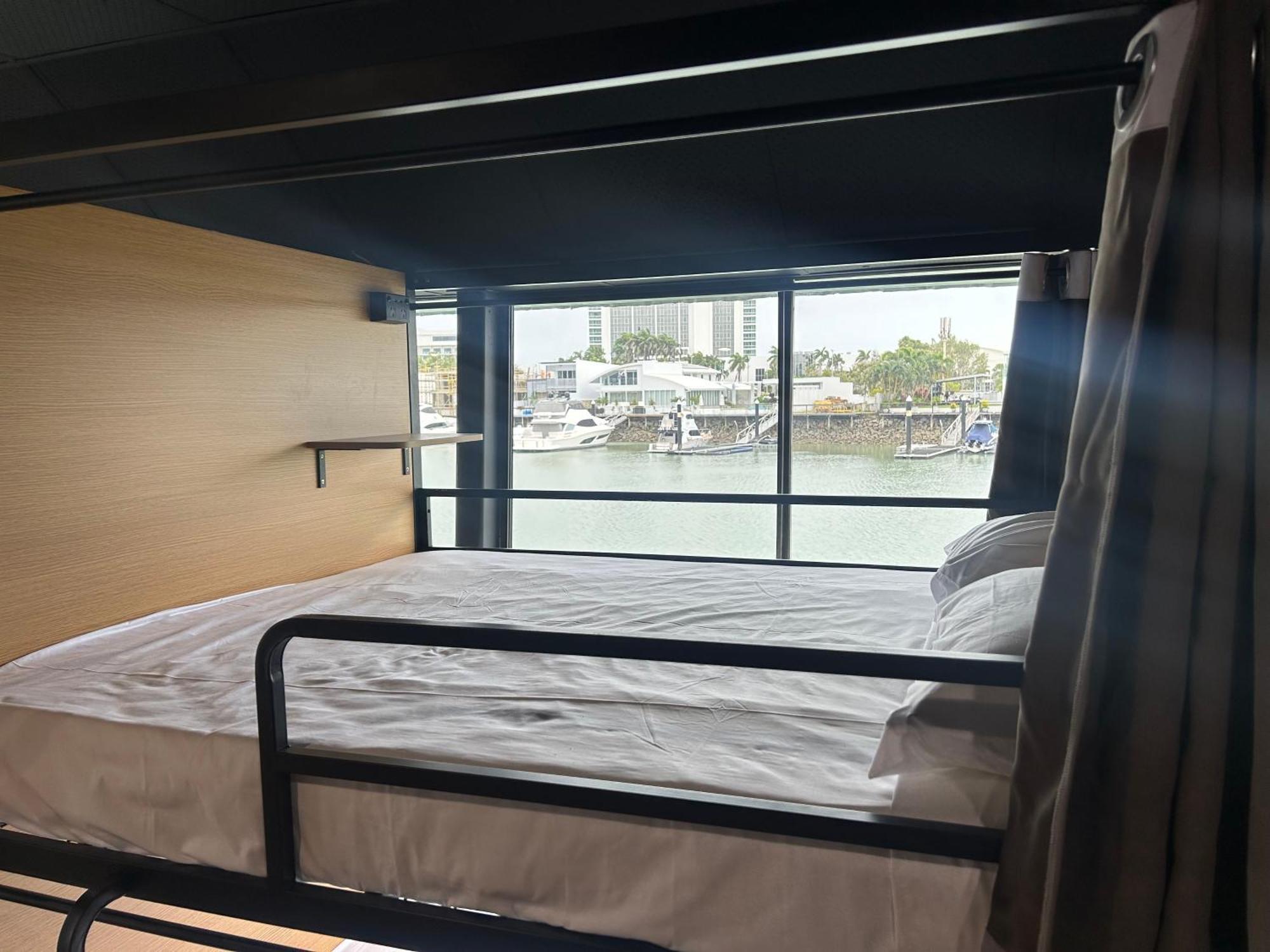 The Pier Pods On The Water- 50M From Townsville Bus Terminal And Ferry Terminal- Passport Id Requried Buitenkant foto