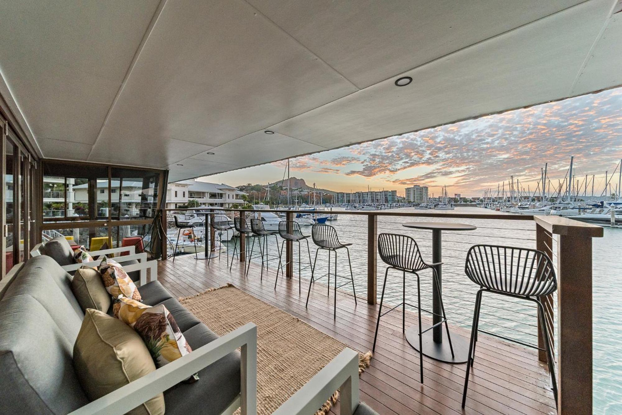 The Pier Pods On The Water- 50M From Townsville Bus Terminal And Ferry Terminal- Passport Id Requried Buitenkant foto