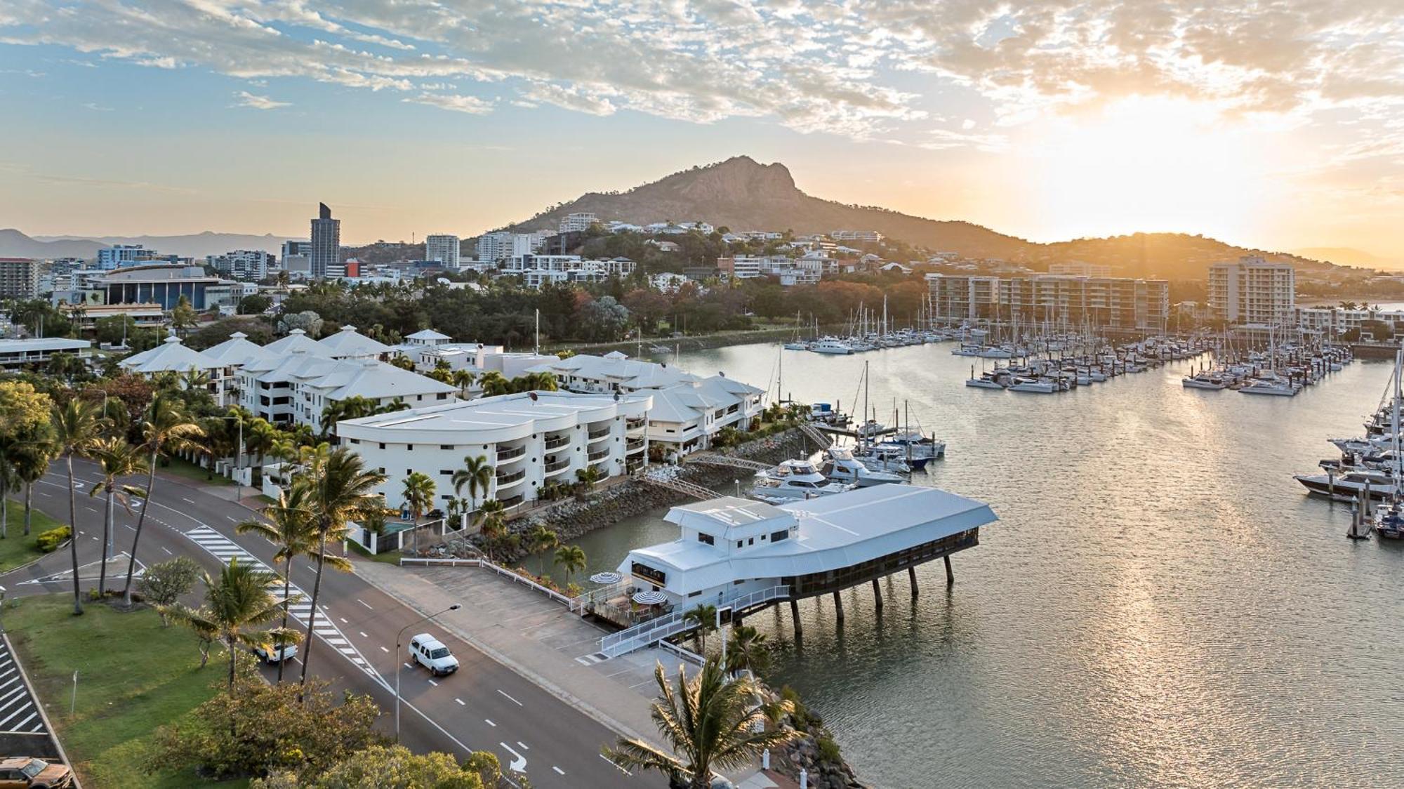 The Pier Pods On The Water- 50M From Townsville Bus Terminal And Ferry Terminal- Passport Id Requried Buitenkant foto