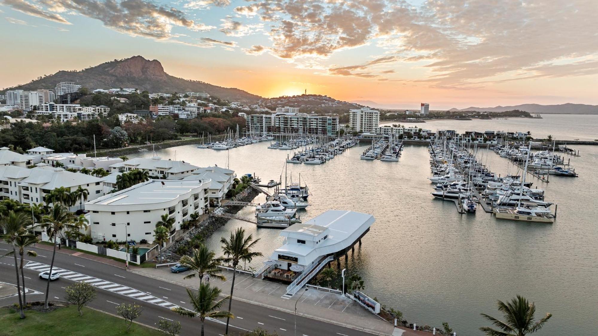 The Pier Pods On The Water- 50M From Townsville Bus Terminal And Ferry Terminal- Passport Id Requried Buitenkant foto