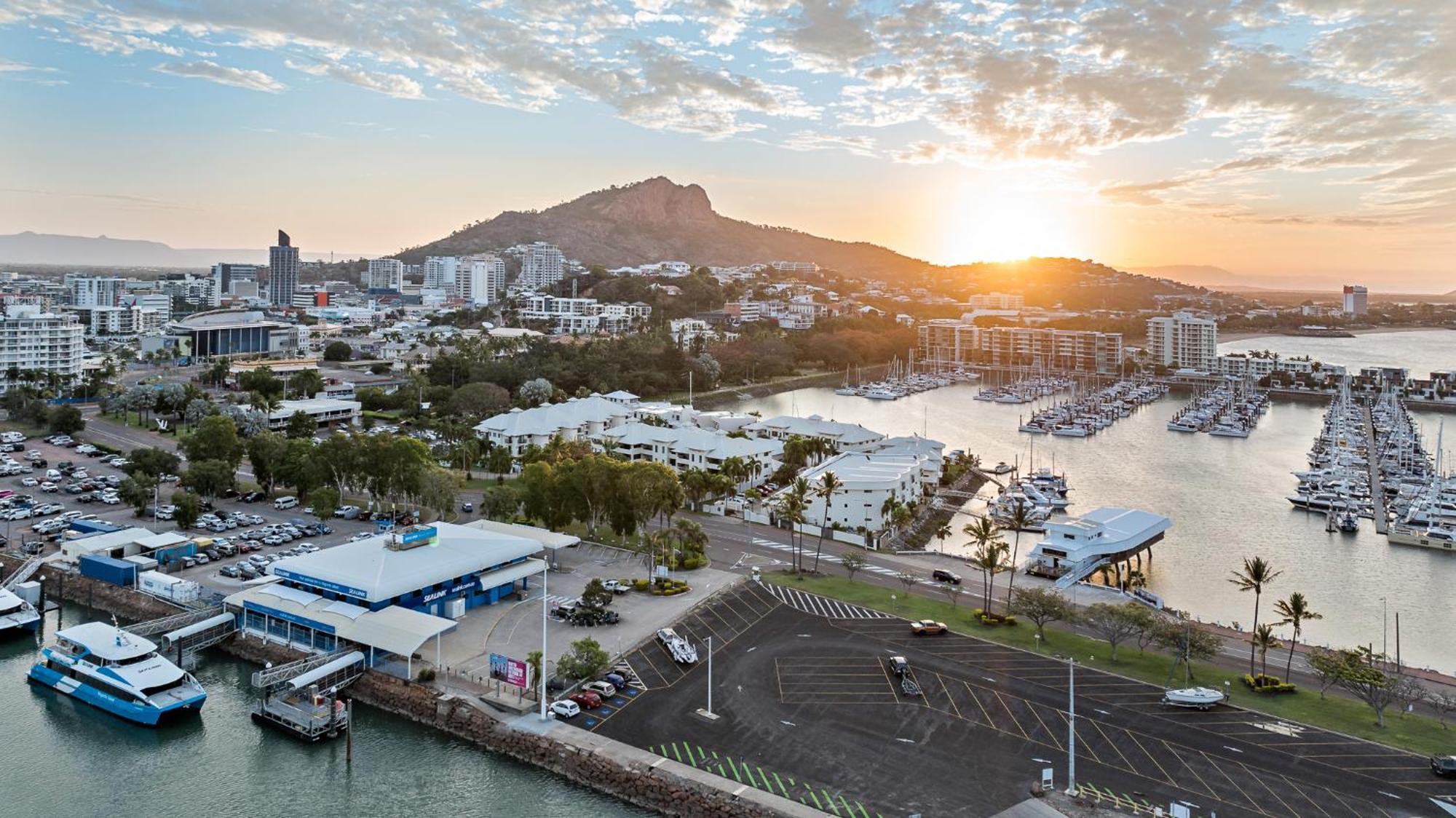 The Pier Pods On The Water- 50M From Townsville Bus Terminal And Ferry Terminal- Passport Id Requried Buitenkant foto