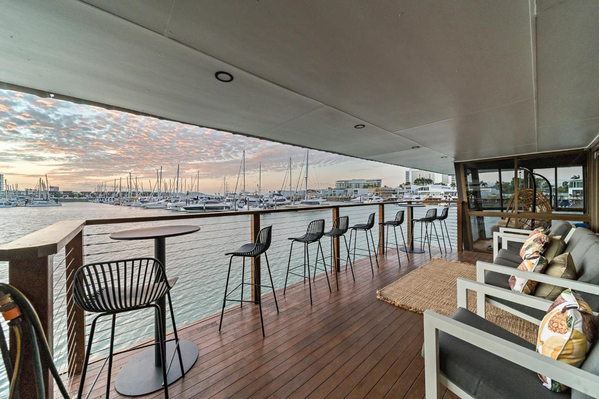 The Pier Pods On The Water- 50M From Townsville Bus Terminal And Ferry Terminal- Passport Id Requried Buitenkant foto