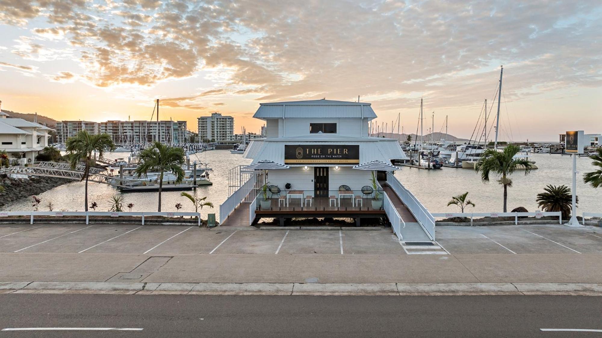 The Pier Pods On The Water- 50M From Townsville Bus Terminal And Ferry Terminal- Passport Id Requried Buitenkant foto